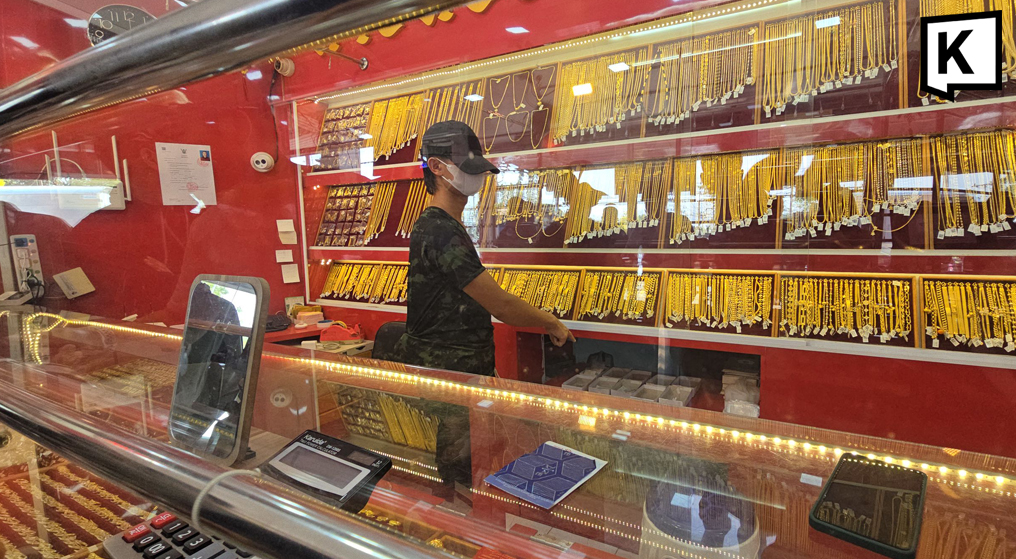 Полиция Таиланда задержала грабителя ювелирного магазина, похитившего деньги с помощью украденной карты