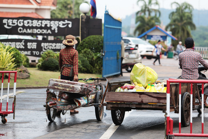 Бизнес на границе с Камбоджей просит помощи из-за закрытия КПП