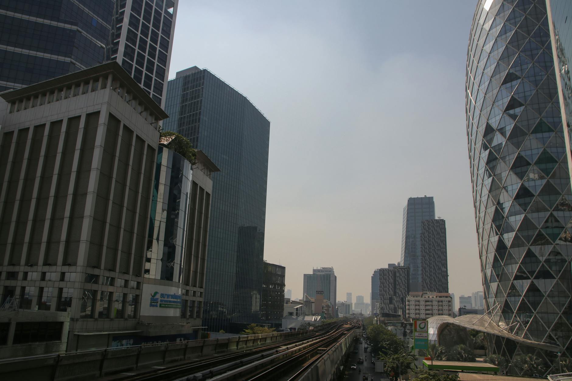 В Бангкоке снова ухудшилось качество воздуха: уровень PM2.5 достиг высоких значений