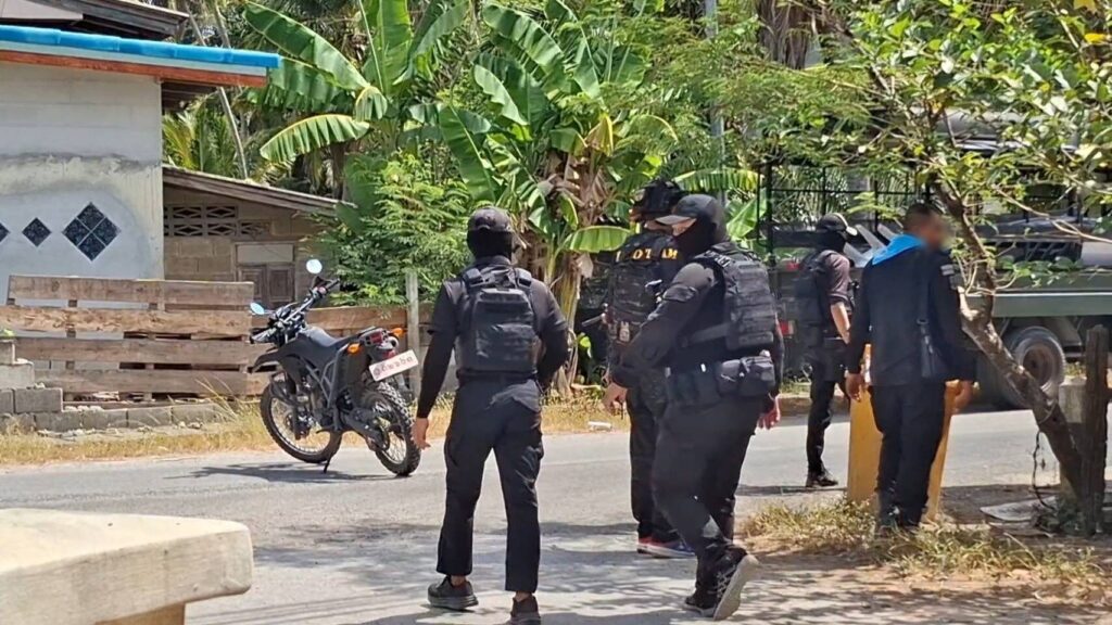 Полицейский погиб в перестрелке с повстанцами на юге Таиланда